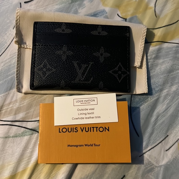 Louis Vuitton card case from 2017 Fall/Winter collection with dust protector. - Picture 2 of 2